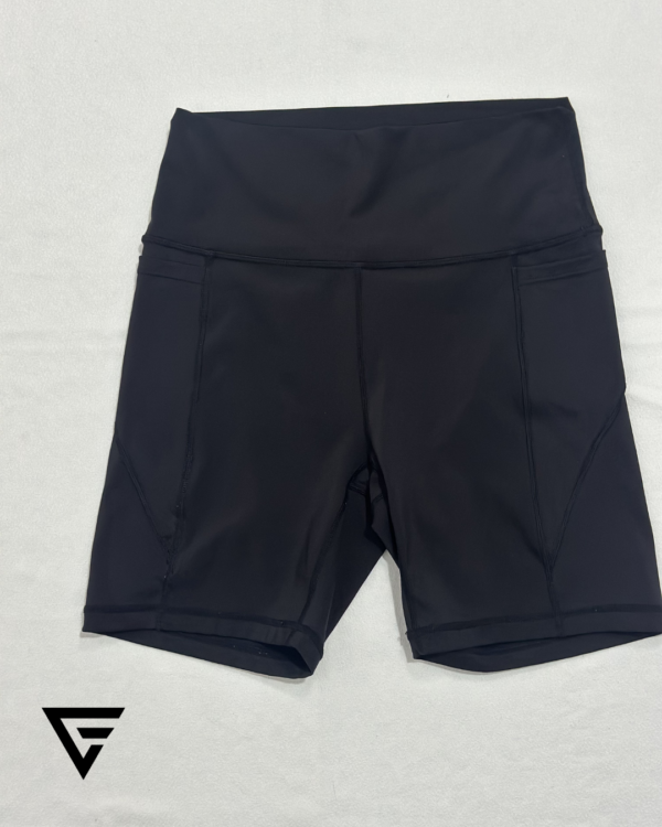 Short noir